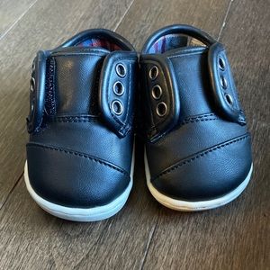 Toms size 2